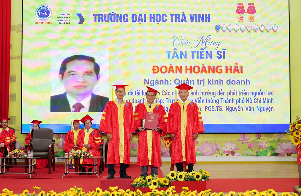 Tân Tiến Sĩ 73 Tuổi Nguyện Noi Theo Gương Chủ Tịch Hồ Chí Minh - Nam Long